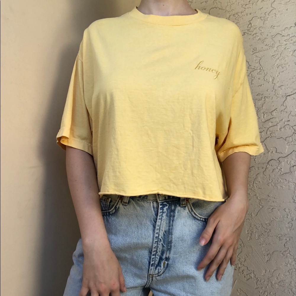 Brandy Melville Cropped “honey” t-shirt